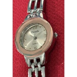 Ladies Details Casual Round Silver Tone Link Bracelet Analog Watch I5 RUNS